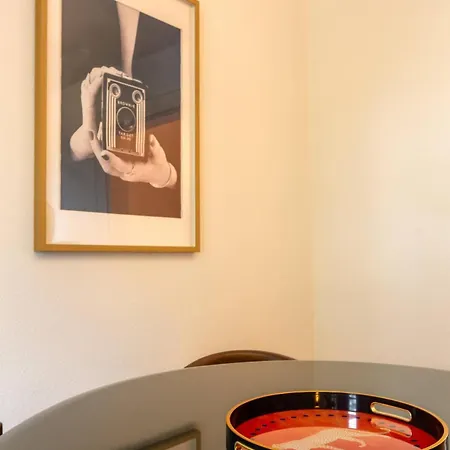 Chesterfield 3 Bedroom Апартаменти