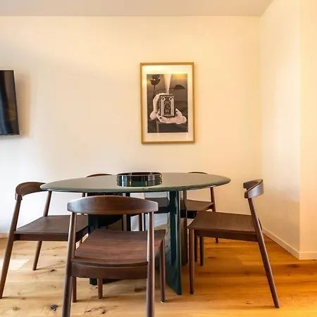 Chesterfield 3 Bedroom Zurique