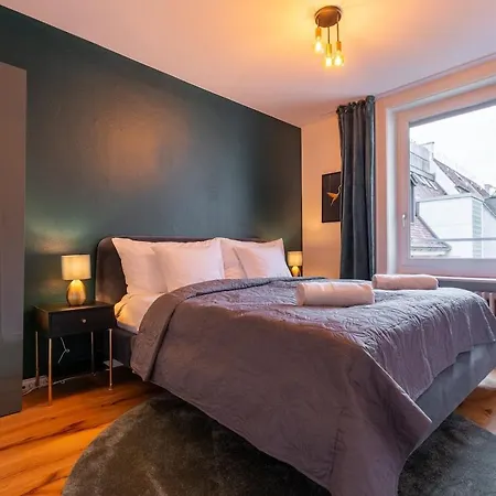 Lejlighed Chesterfield 3 Bedroom *