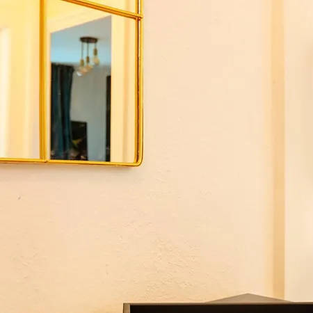 Lejlighed Chesterfield 3 Bedroom *