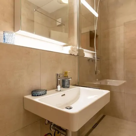 Chesterfield 3 Bedroom * Zürich