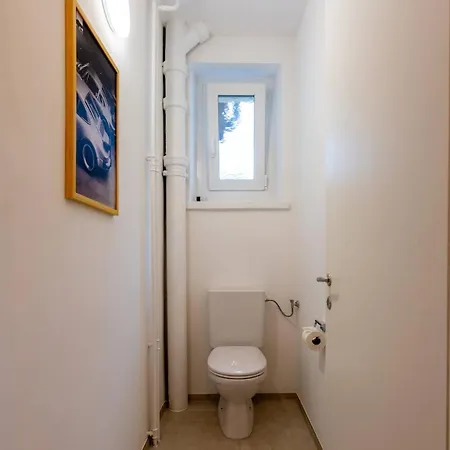 Chesterfield 3 Bedroom Lejlighed