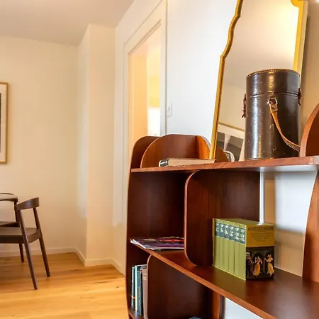 Апартаменти Chesterfield 3 Bedroom *