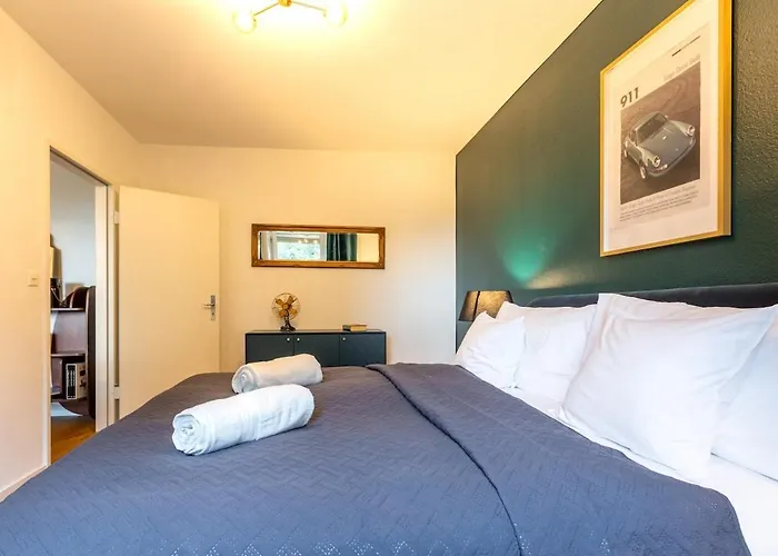 Apartment Chesterfield 3 Bedroom *