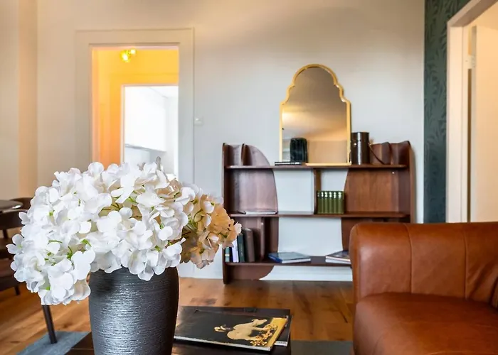 Chesterfield 3 Bedroom Zurich