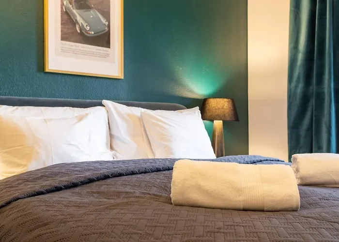 Chesterfield 3 Bedroom Zurich