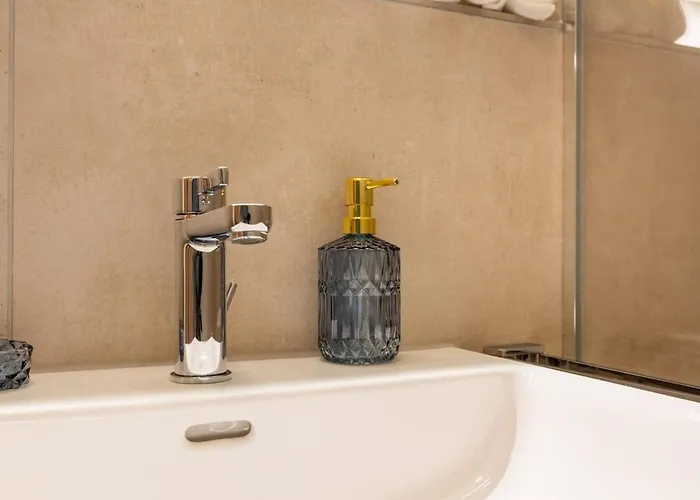 Chesterfield 3 Bedroom Zurich