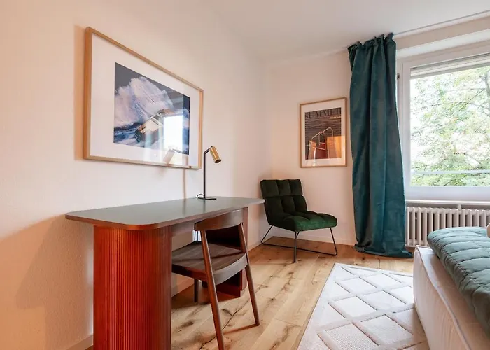 Chesterfield 3 Bedroom * Zurich