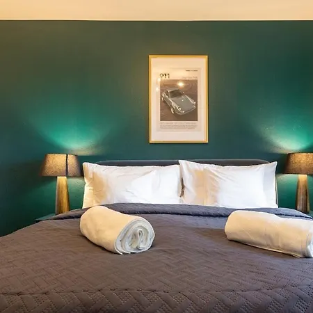 Appartement Chesterfield 3 Bedroom *